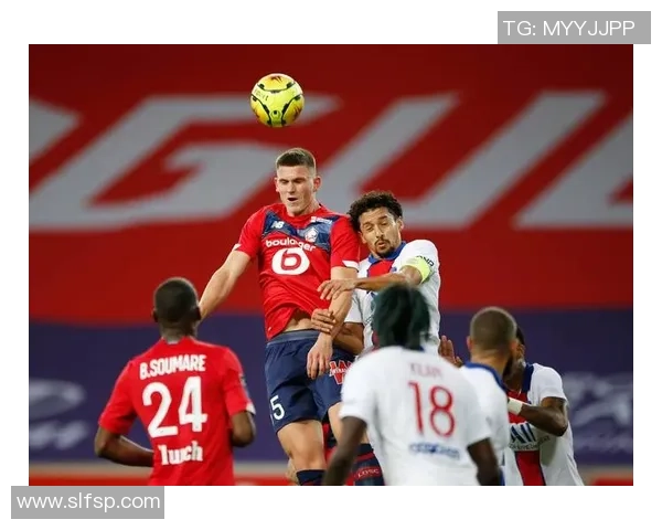 足球明星滑腿动作揭秘:如何在比赛中巧妙运用提升技术与观赏性