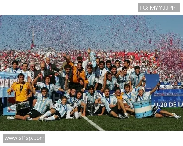 足球明星背后的大牌球迷们揭秘他们的热爱与支持之路