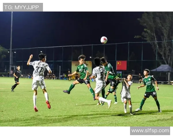 重庆足球队总决赛精彩回顾团队协作展现团结力量与拼搏精神