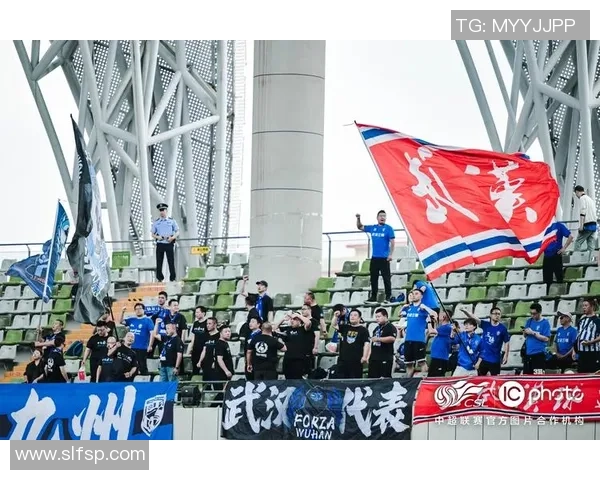 聚焦足球：武汉足球队的状态话题